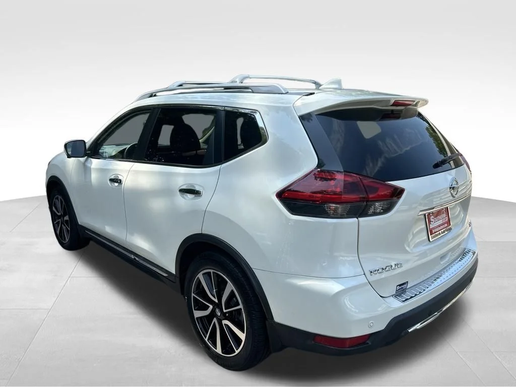 Used 2019 White Nissan SL image 3