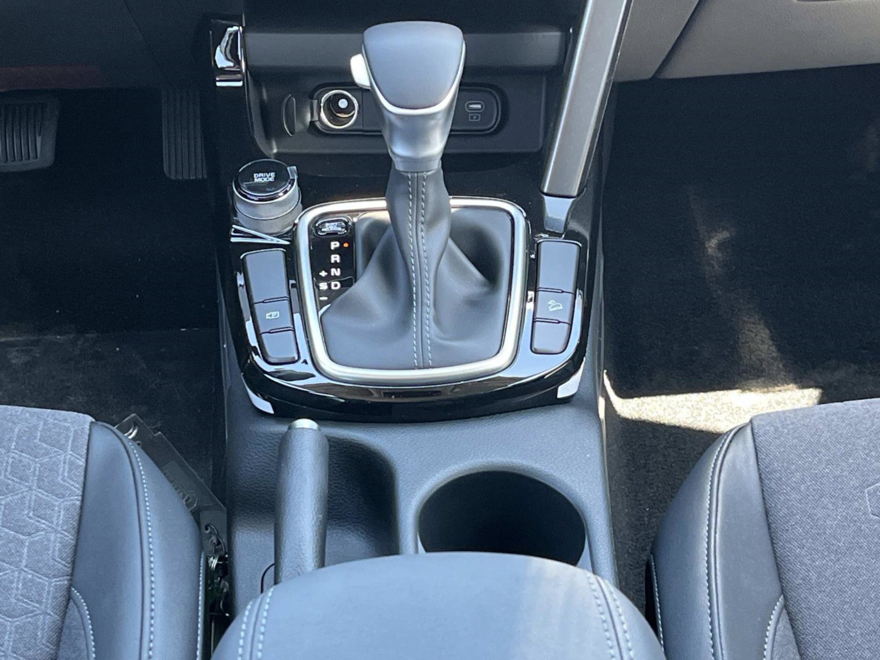 New 2026 Snow White Pearl Kia S image 13
