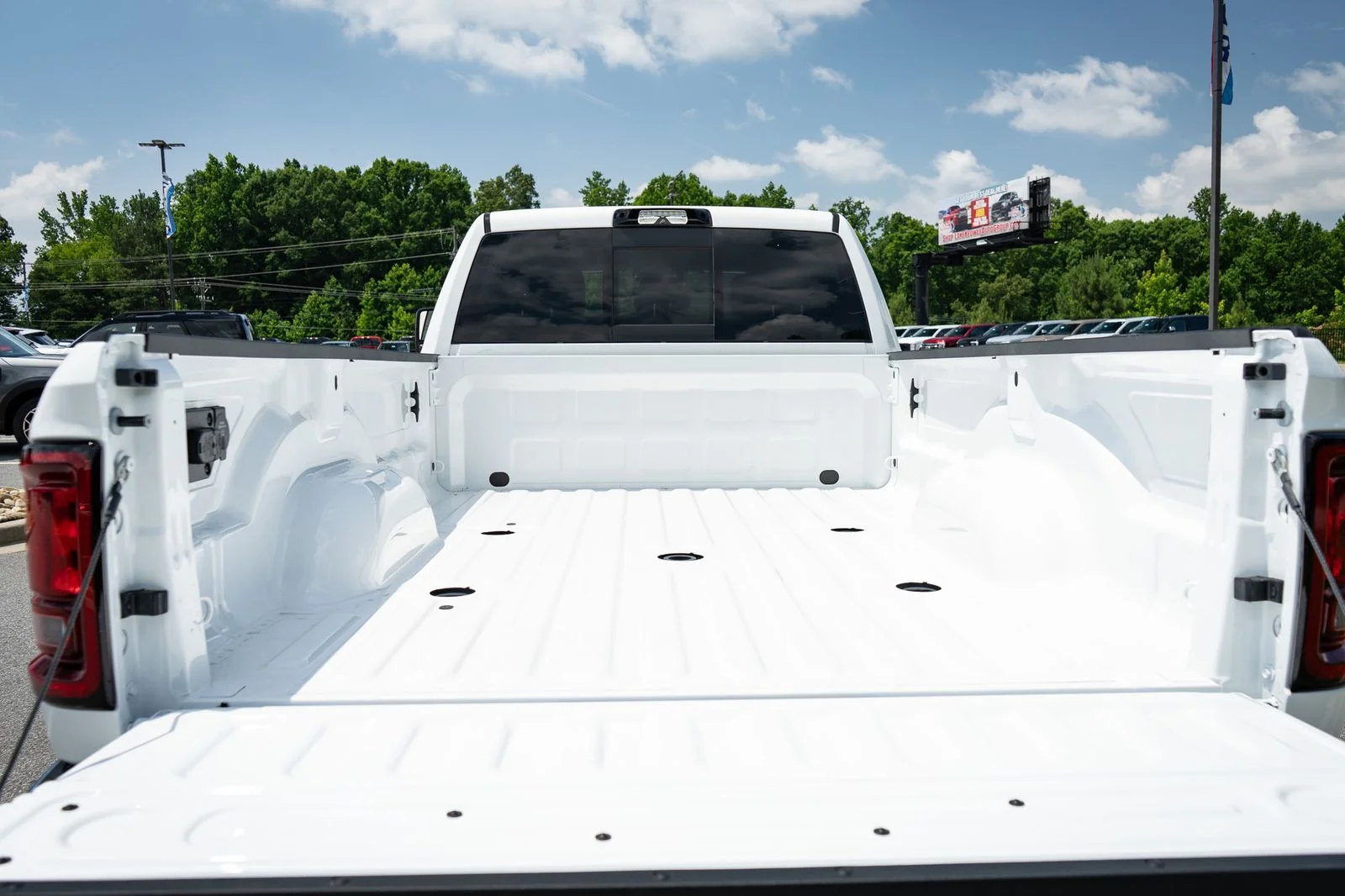 New 2026 Bright White Clear-Coat Exterior Paint RAM Tradesman image 9