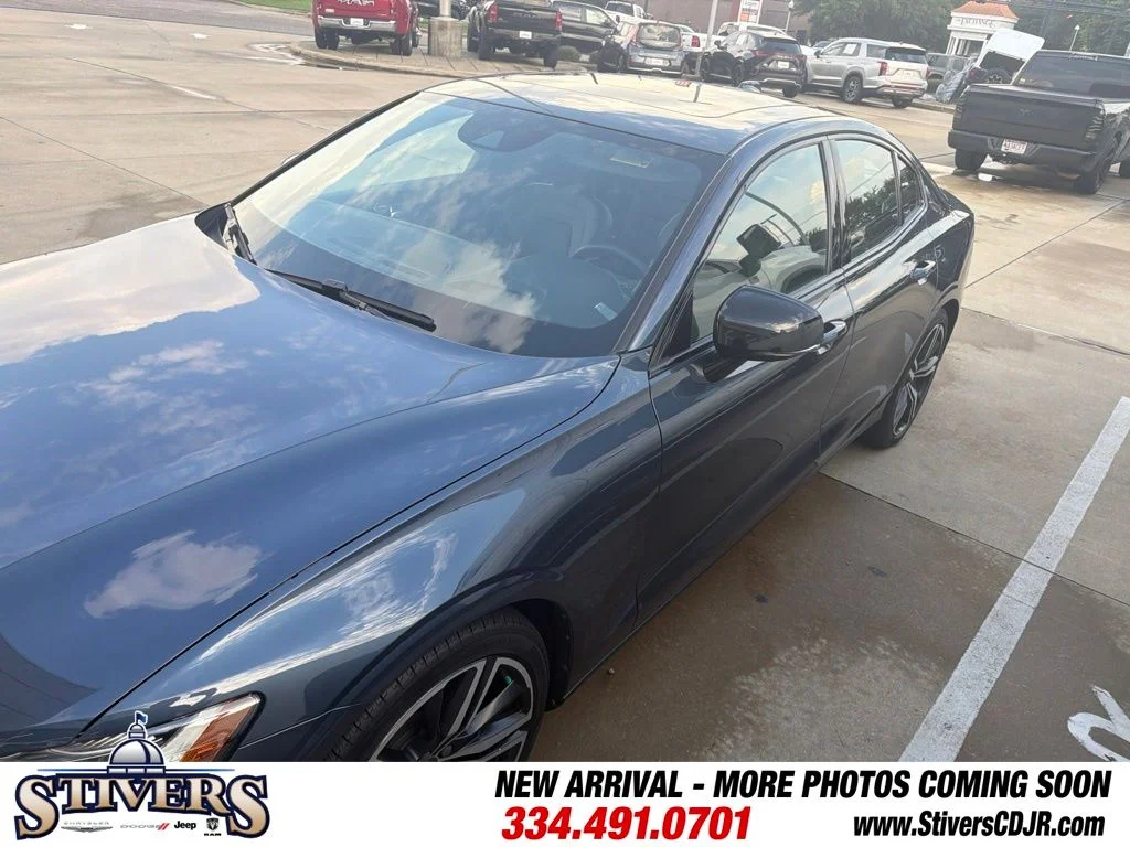 Used 2020 Blue Volvo T5 R-Design image 6
