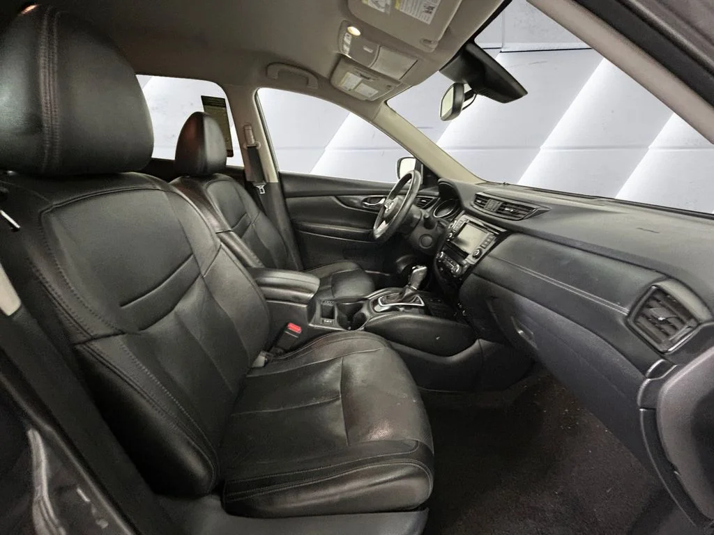 Used 2019 Gray Nissan SL image 13