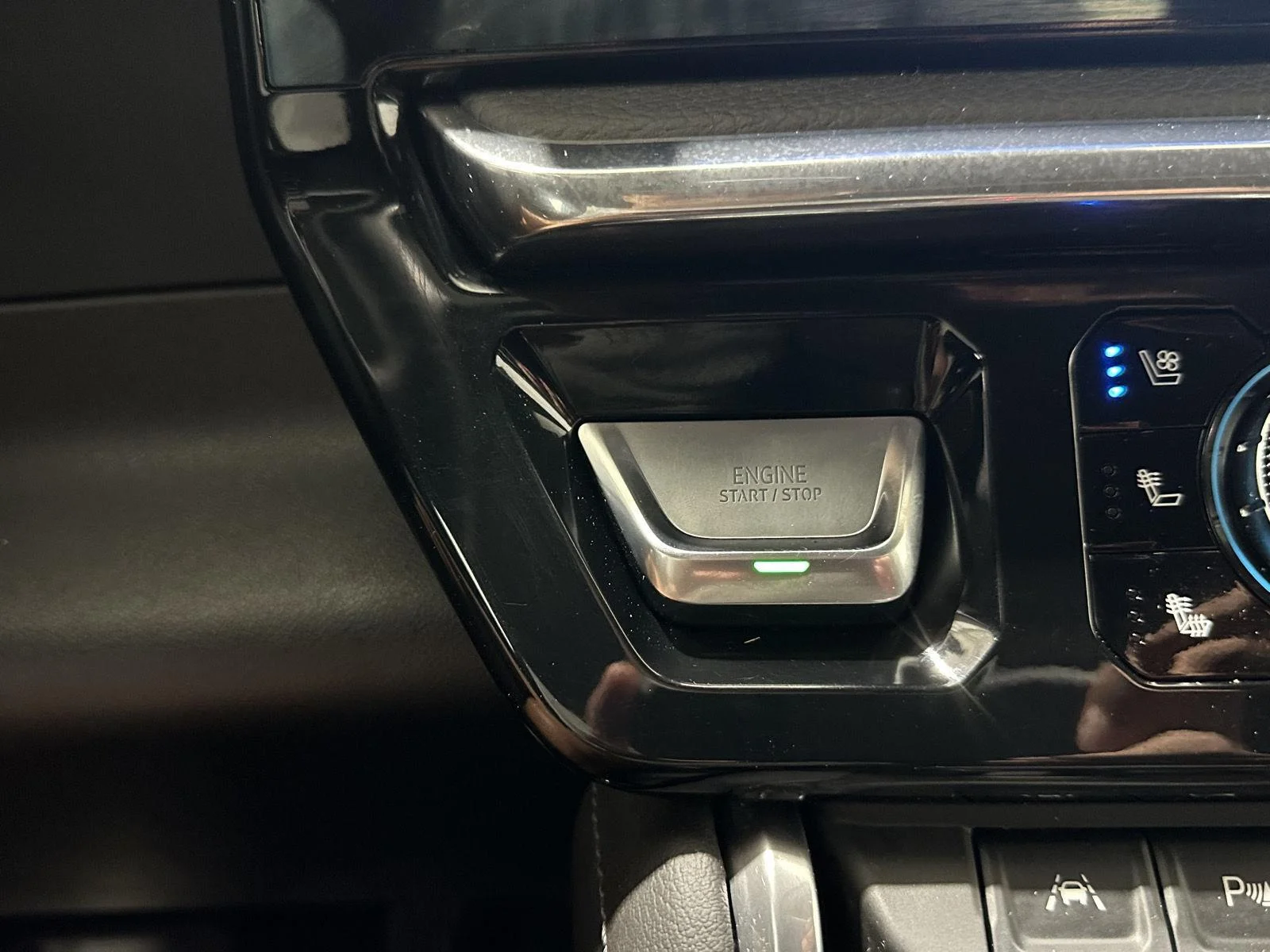 Used 2024 Downpour Metallic GMC Denali image 14