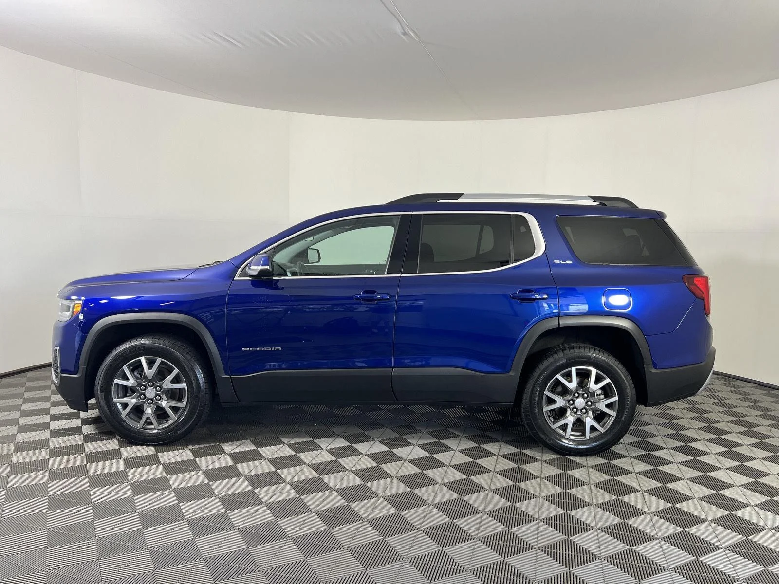 Used 2023 Ultra Blue Metallic GMC SLE image 28