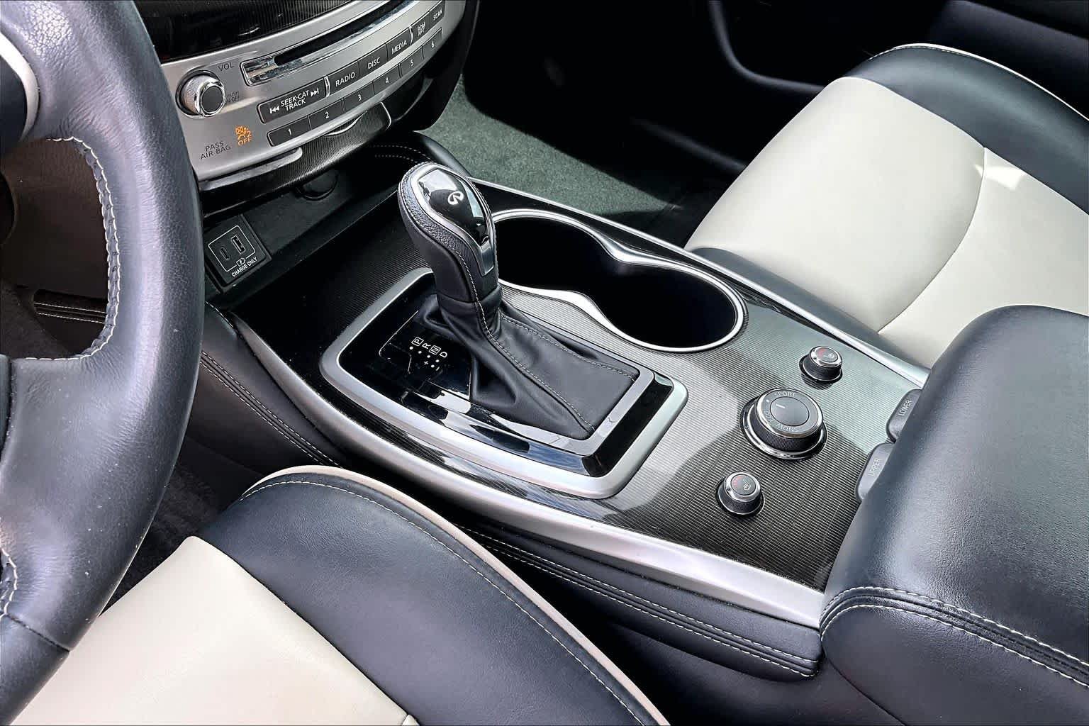 Used 2020 Majestic White INFINITI SIGNATURE EDITION image 17