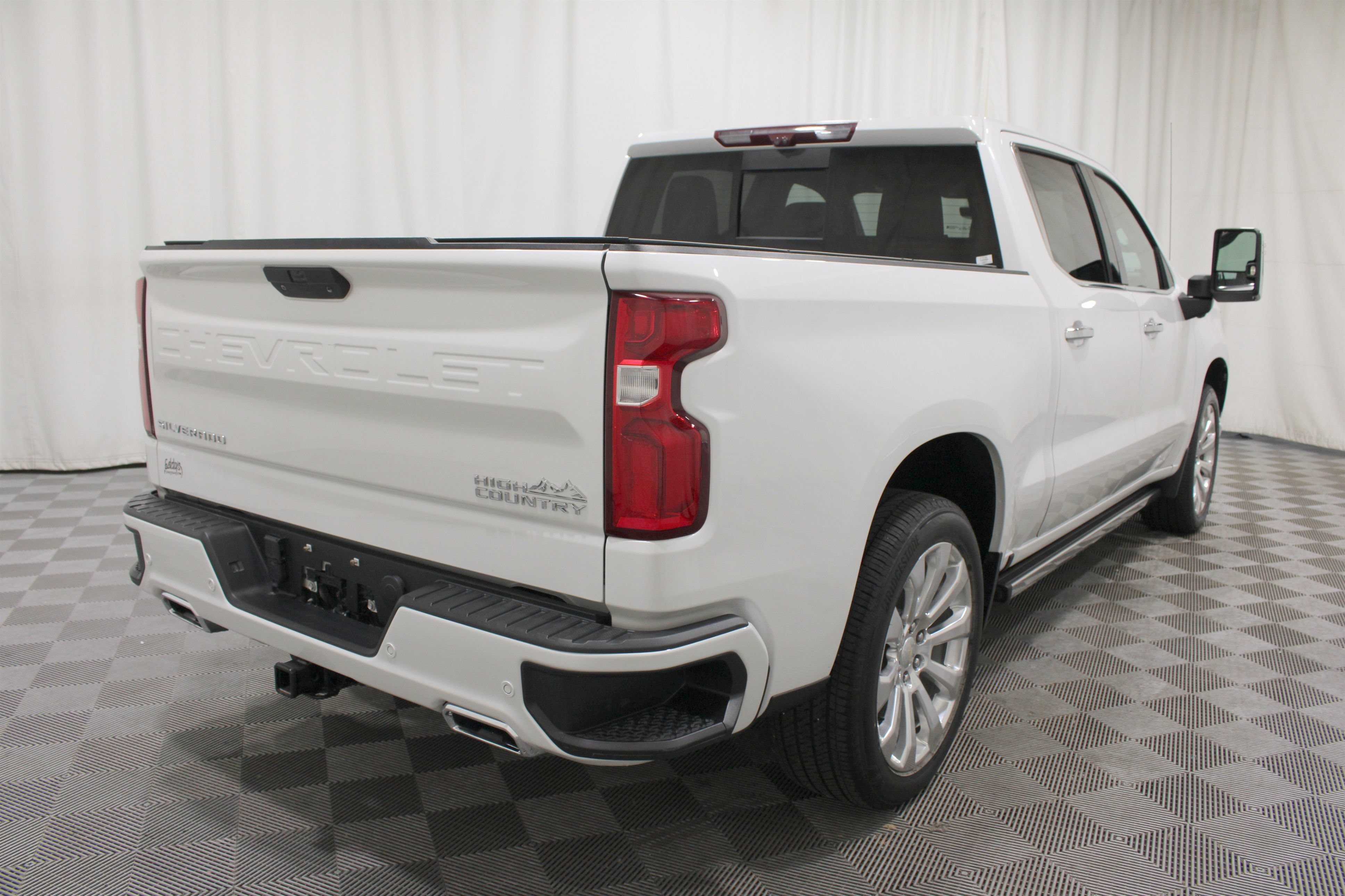Used 2020 Iridescent Pearl Tricoat Chevrolet High Country image 30