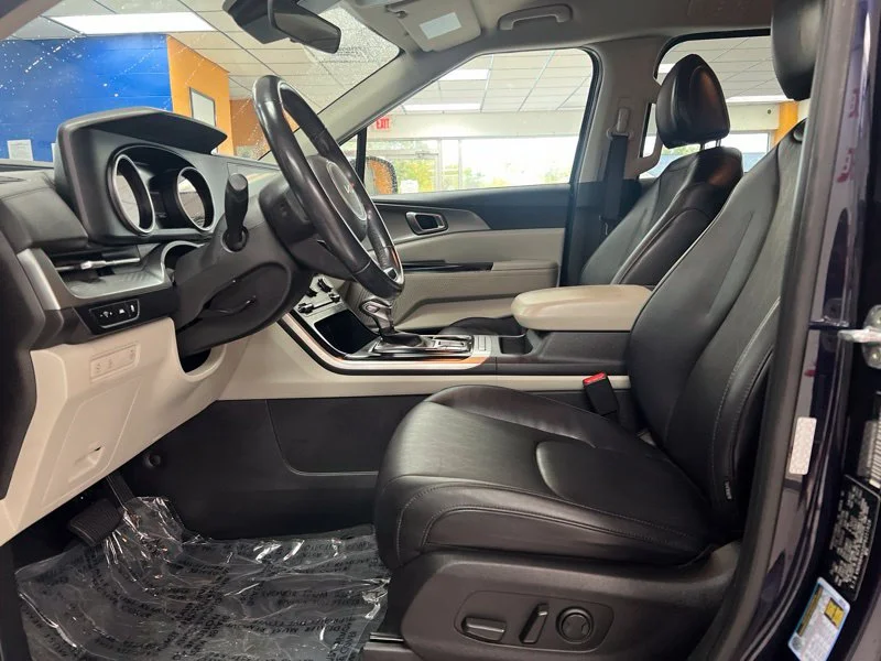 Used 2023 Blue Kia LX Seat Package image 18