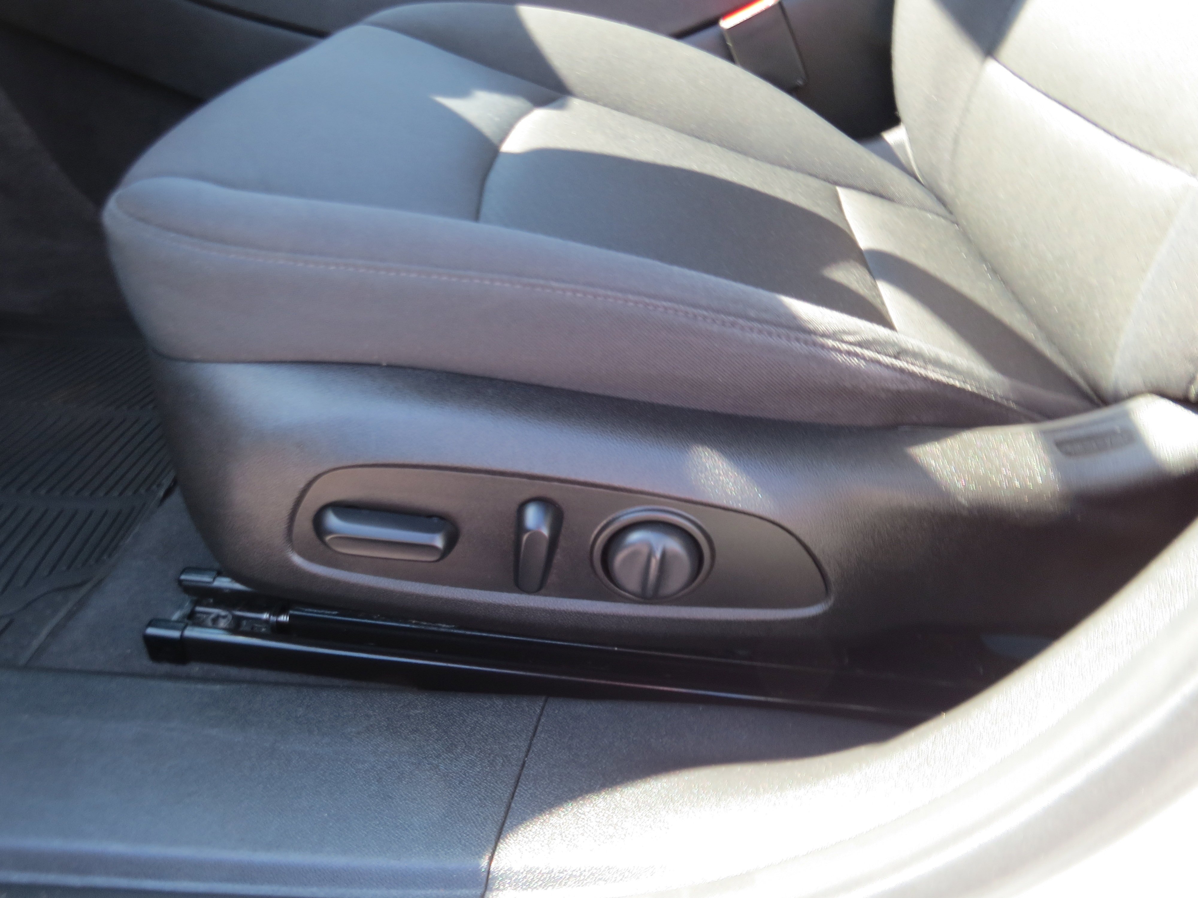 Used 2021 Summit White Chevrolet LS image 15