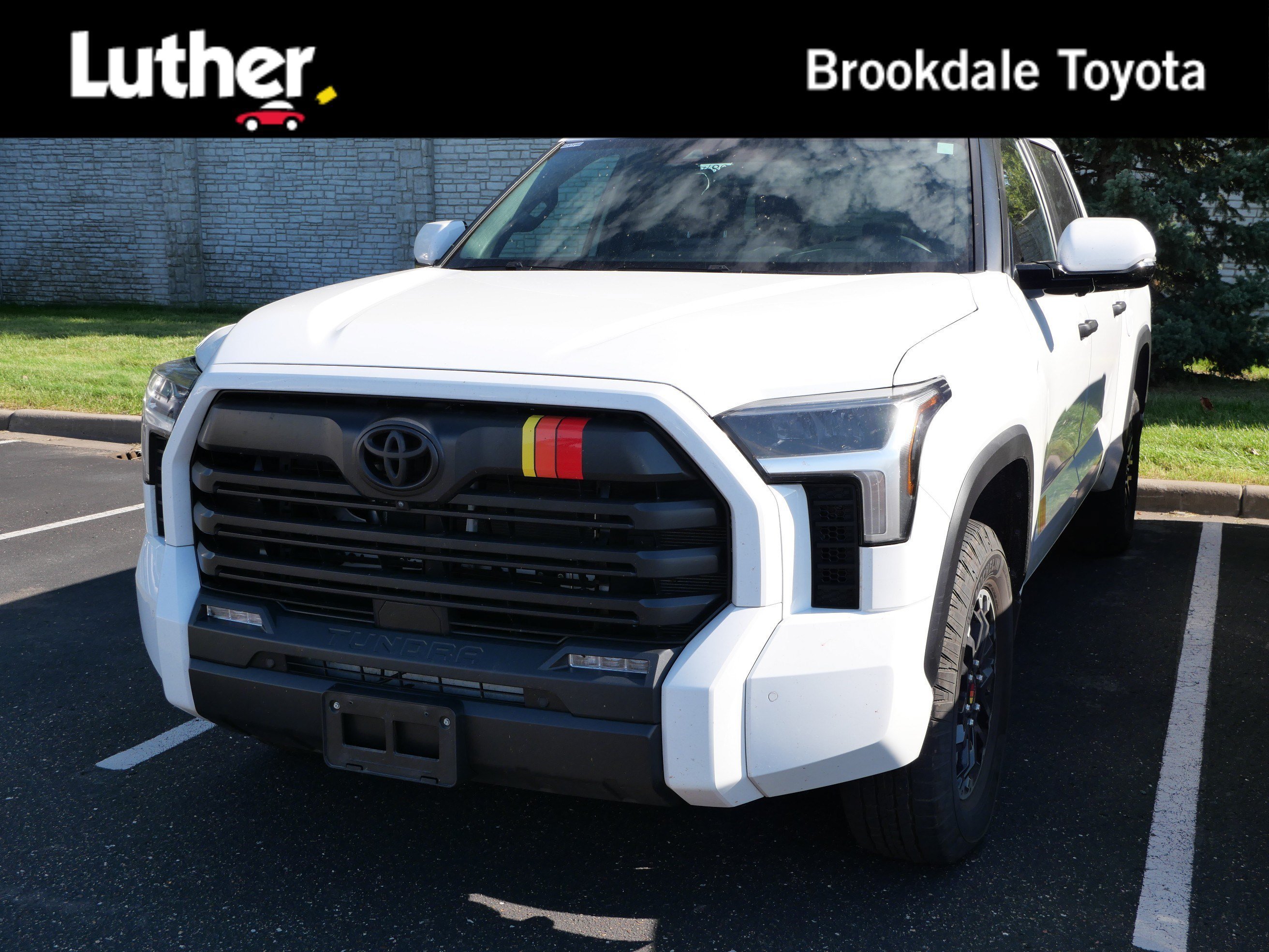 Used 2025 Ice Cap Toyota SR5 image 1
