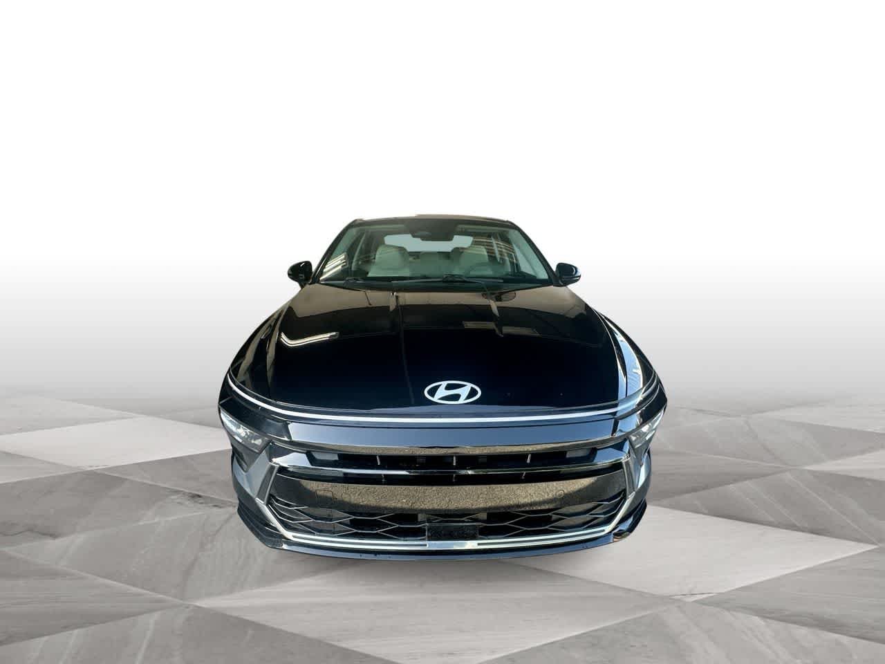 Certified Used 2025 Abyss Black Hyundai SEL image 3