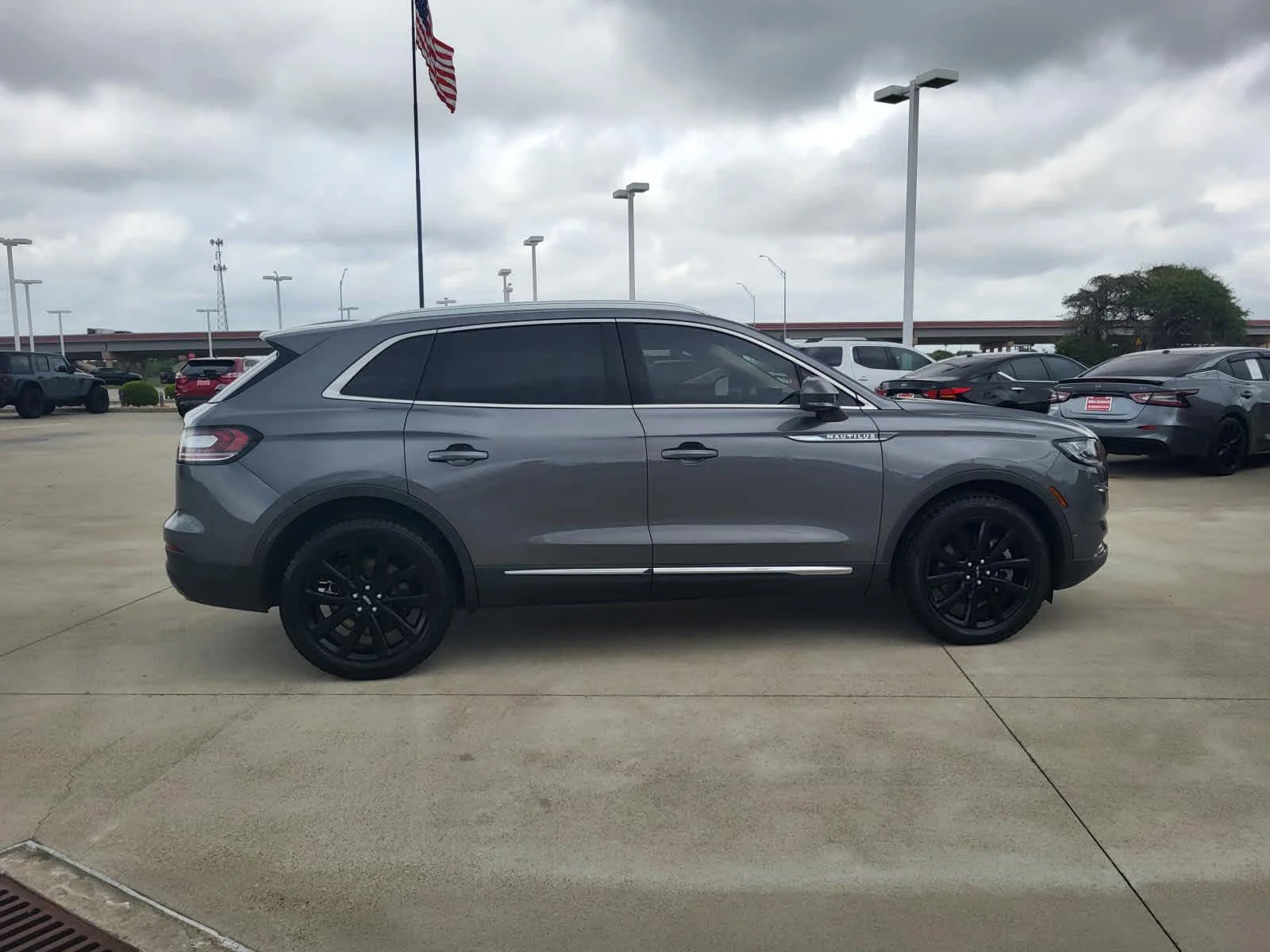 Used 2023 Asher Gray Metallic Clearcoat Lincoln Reserve image 6