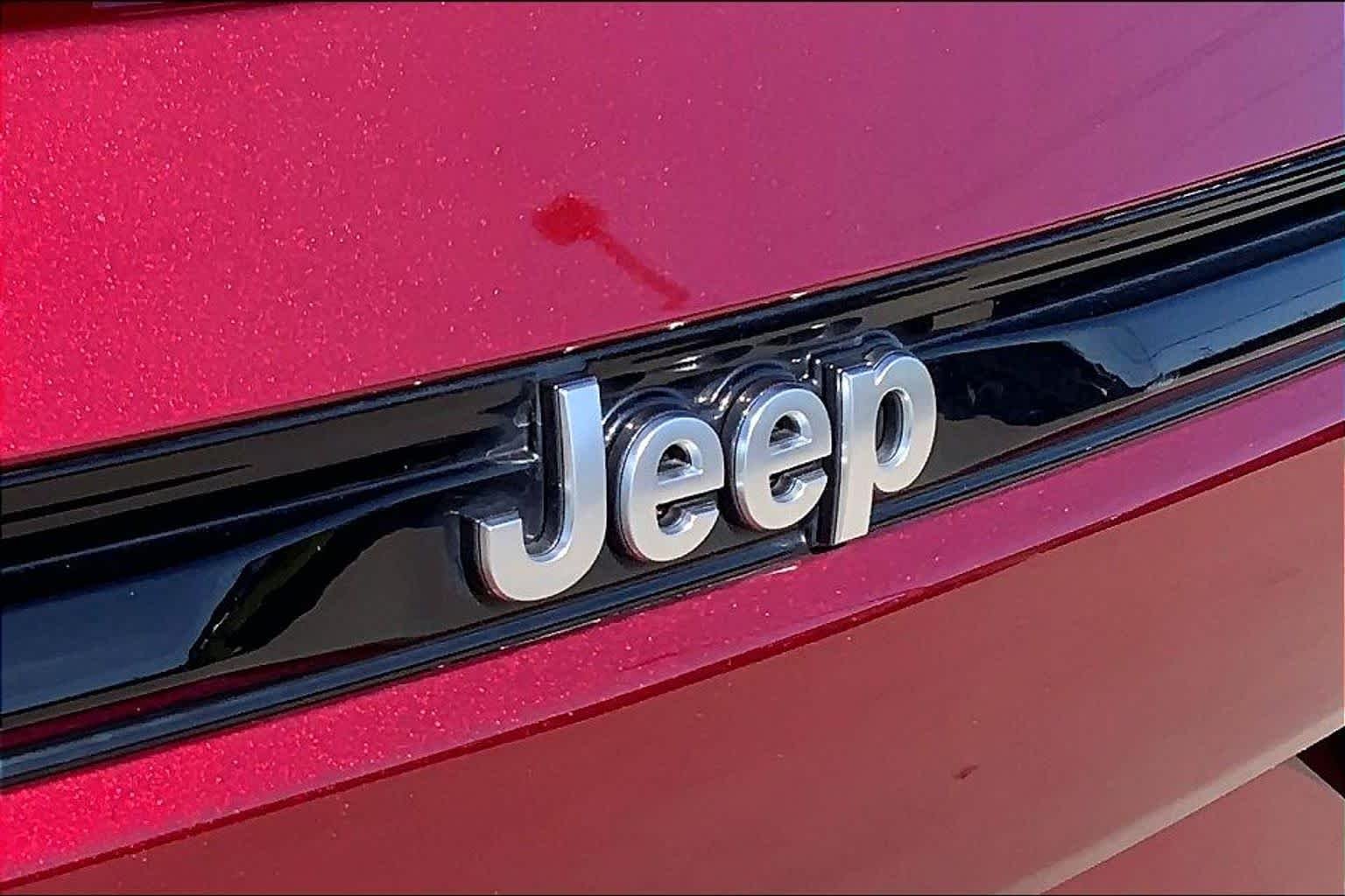 Used 2022 Velvet Red Pearlcoat Jeep Summit image 29