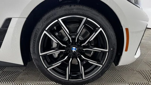 New 2026 Alpine White BMW xDrive40 image 24