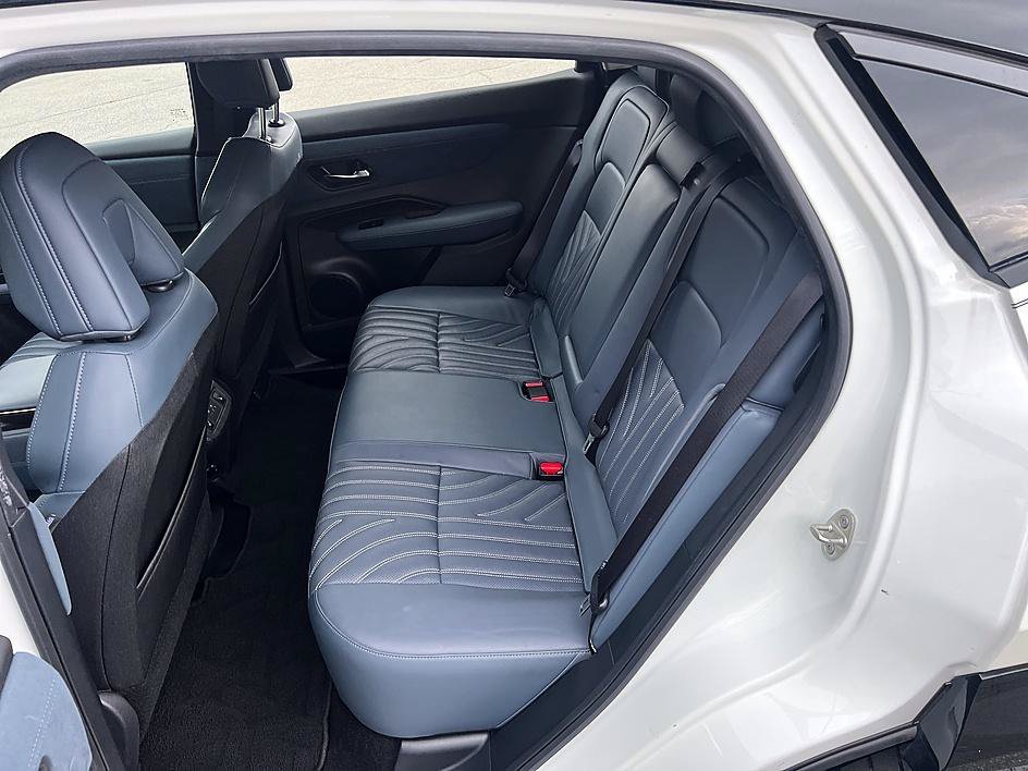 Used 2024 Everest White Pearl Tricoat/Black Diamond Pearl Nissan PLATINUM+ image 14