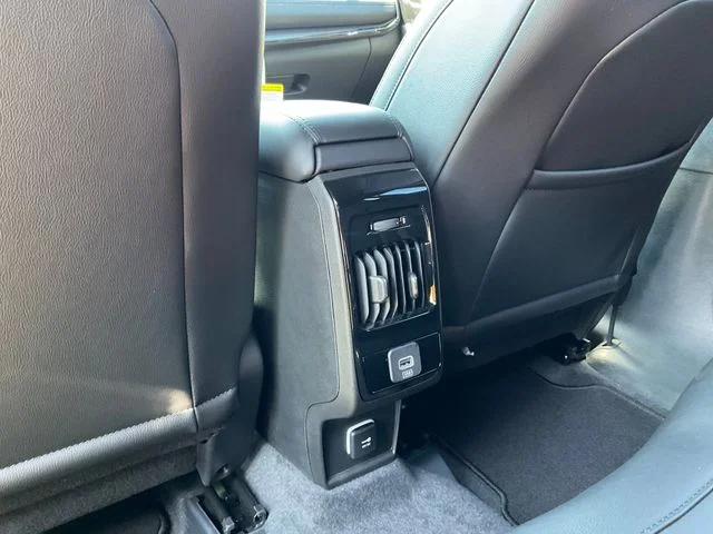 New 2026 Bright White Clearcoat Jeep Latitude image 25