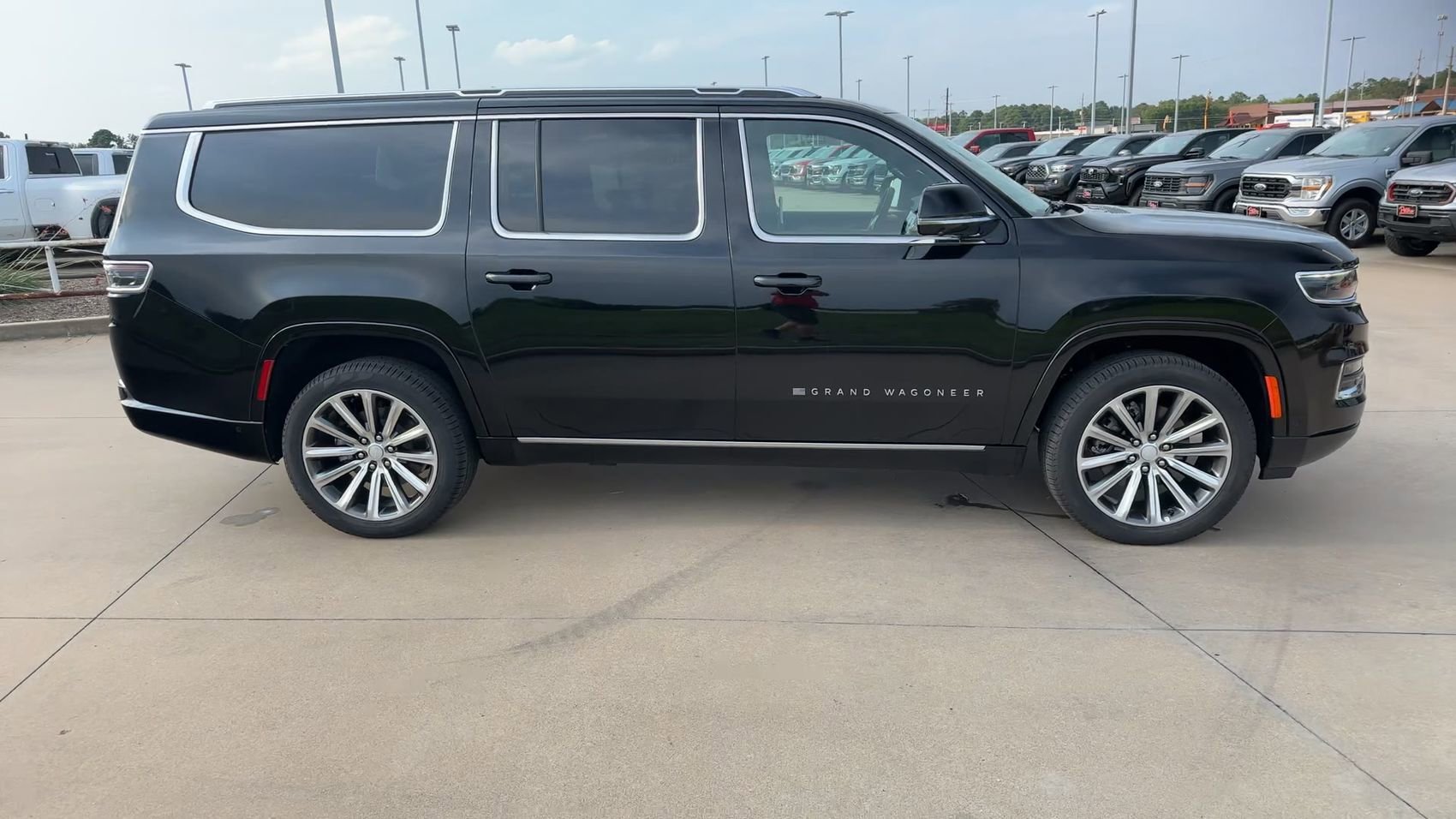 New 2024 Diamond Black Crystal Pearlcoat Jeep  image 2