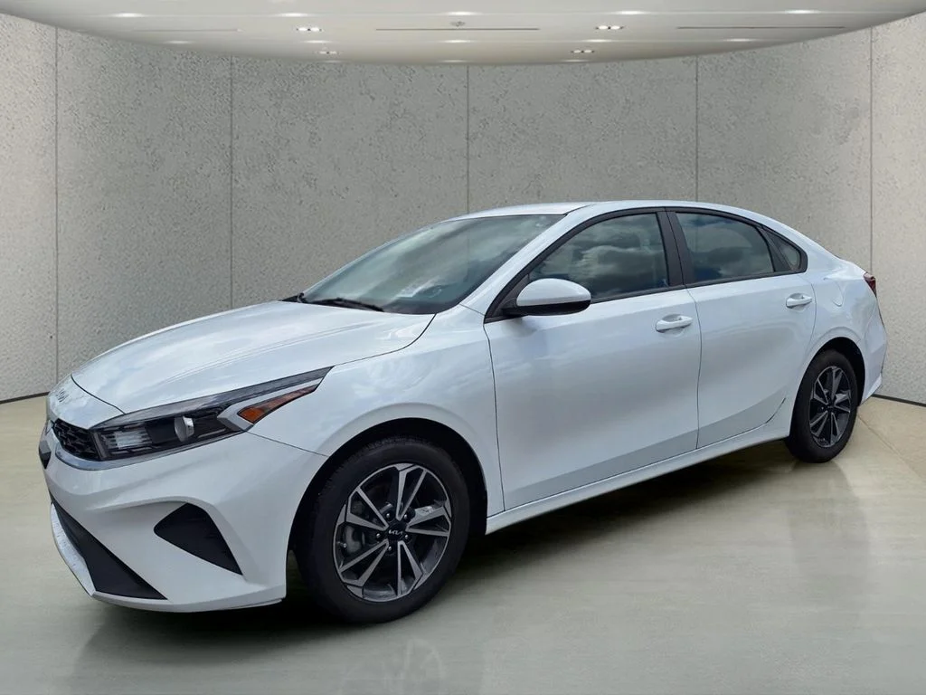 2024 Kia Forte LXS AT's photo
