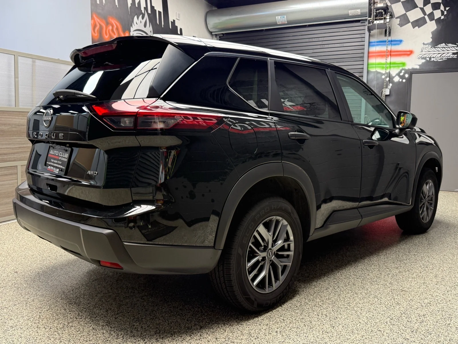 Used 2024 Super Black (kh3) Nissan S image 6