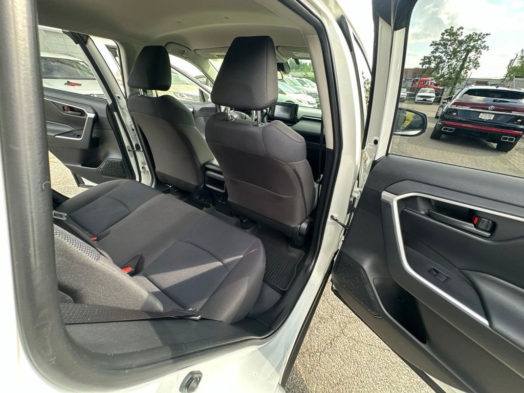 Used 2019 White Toyota LE image 29