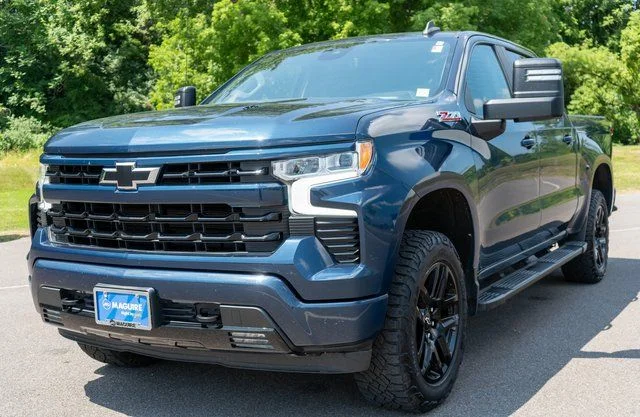Used 2022 Blue Chevrolet RST image 2