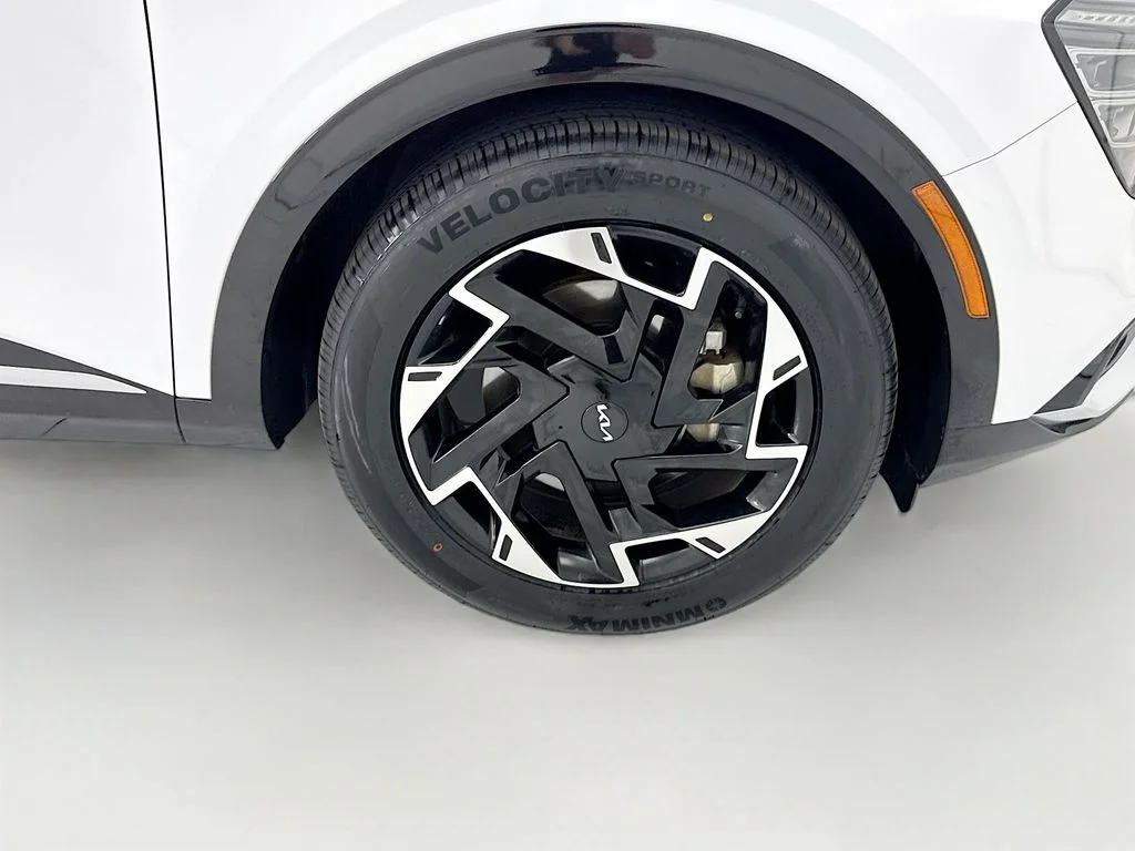 Used 2023 White Kia SX-Prestige image 31