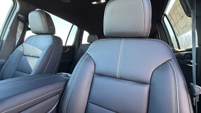New 2026 Sterling Metallic GMC Elevation image 11