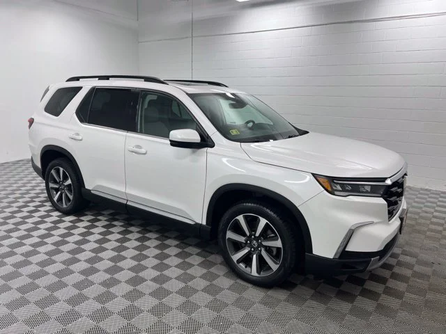 Used 2023 White Honda Touring image 4