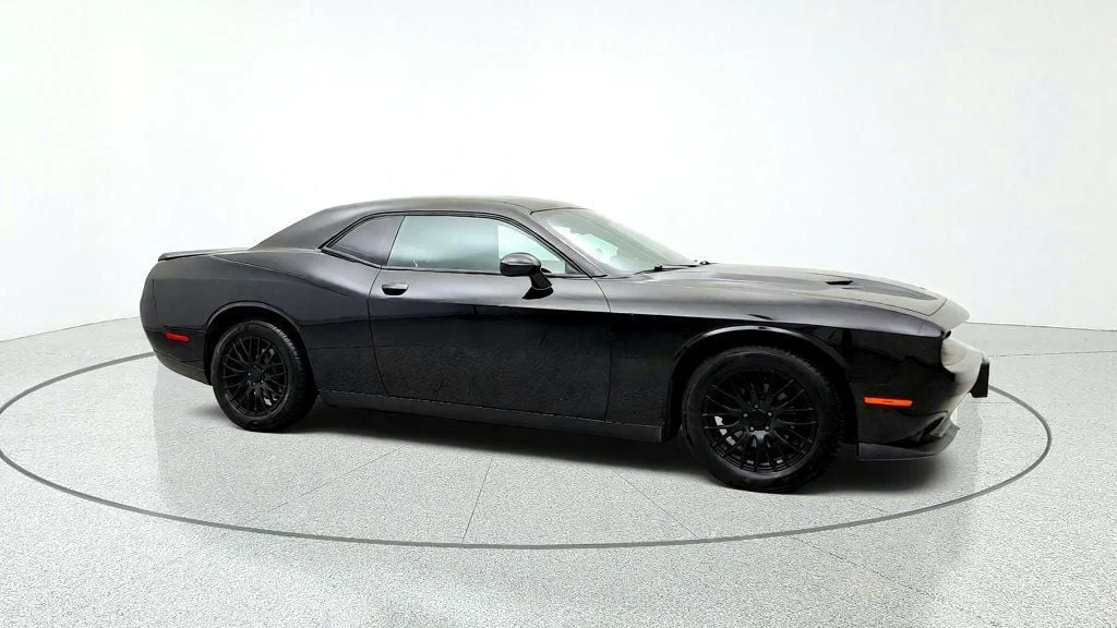 Used 2015 Pitch Black Clearcoat Dodge 2dr Coupe SXT image 3