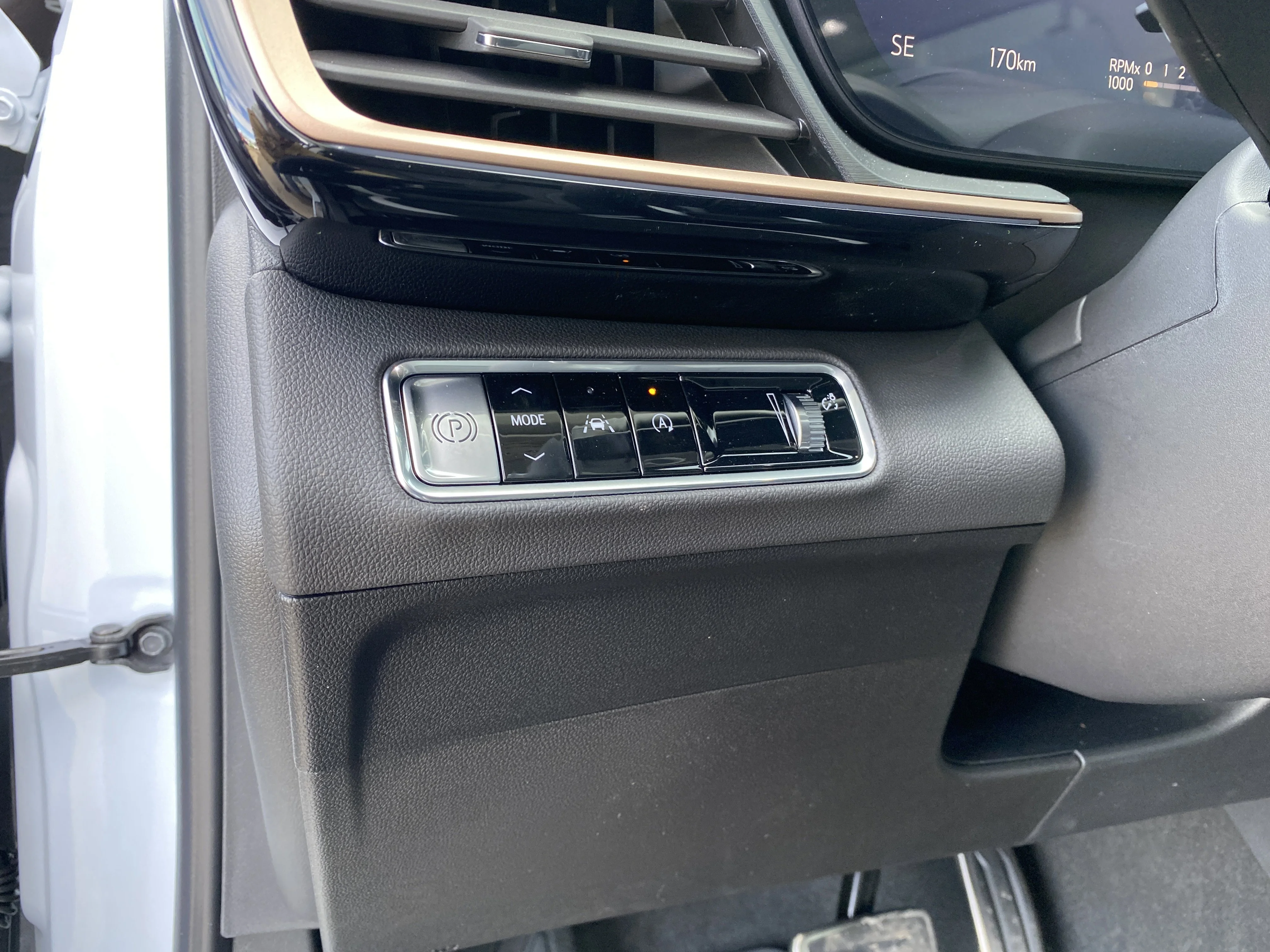 New 2026 IRIDESCENT WHITE TRICOAT Buick Sport Touring image 25