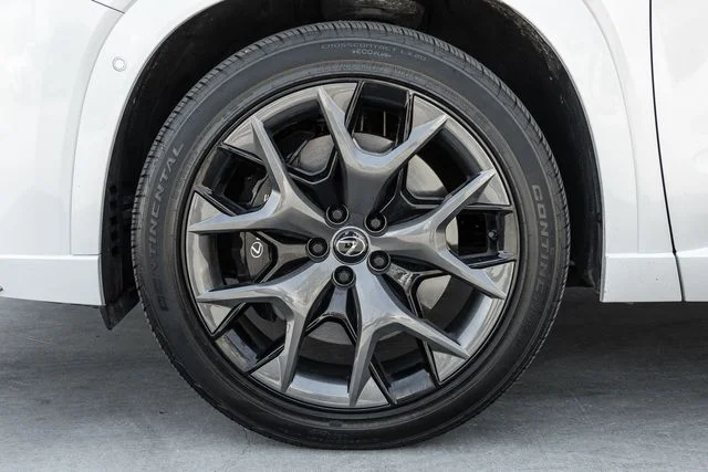 Used 2025 Wind Chill Pearl Lexus 500h F SPORT Premium image 17
