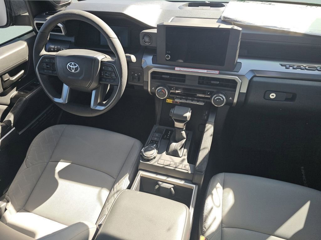 2025 Toyota Tacoma SR5 - Photo 32