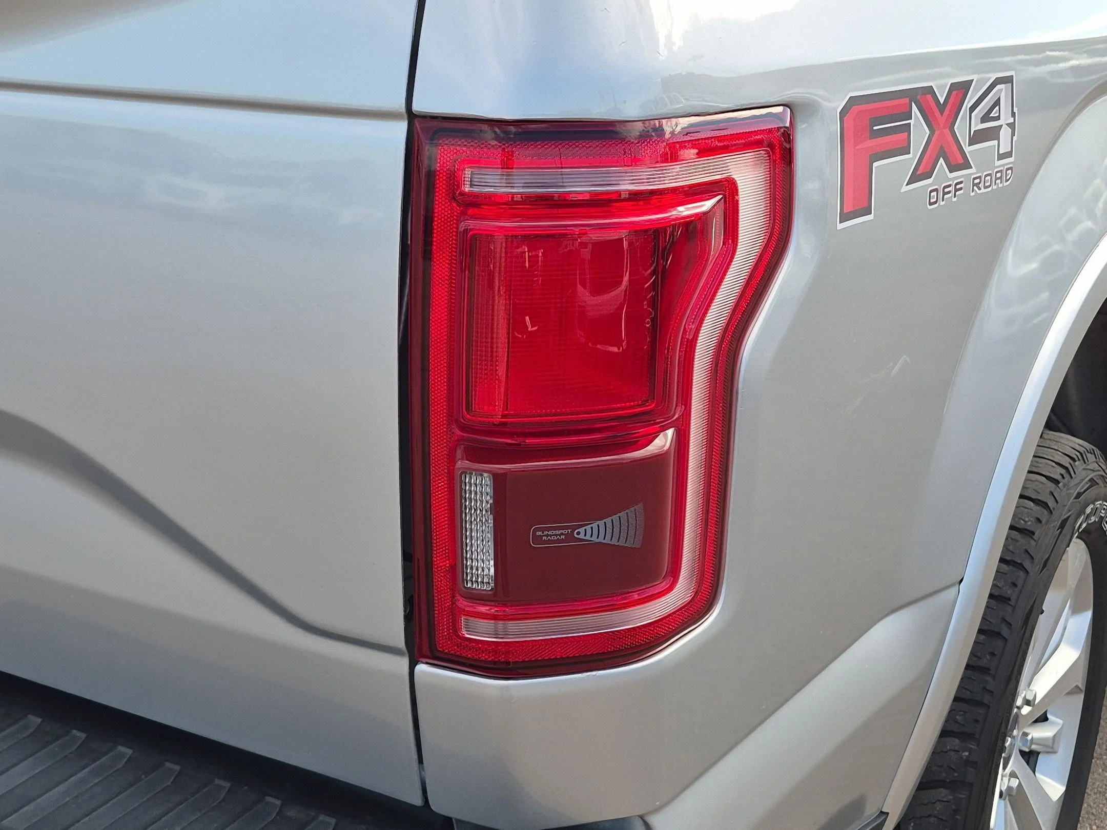 Used 2015 Ingot Silver Ford Lariat image 11