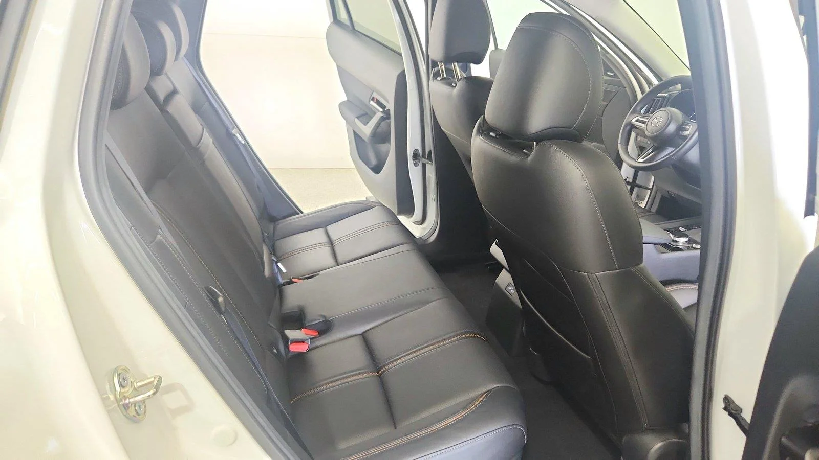 Used 2025 Wind Chill Pearl Mazda Premium Package image 27