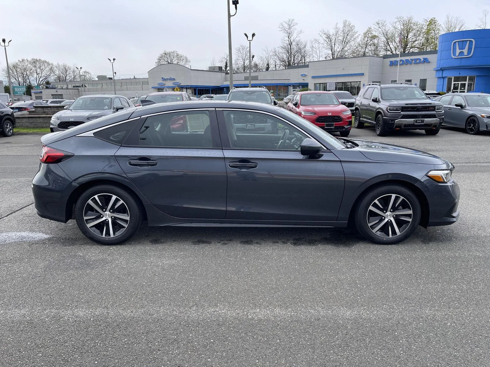 Used 2022 Meteorite Gray Metallic Honda LX image 19