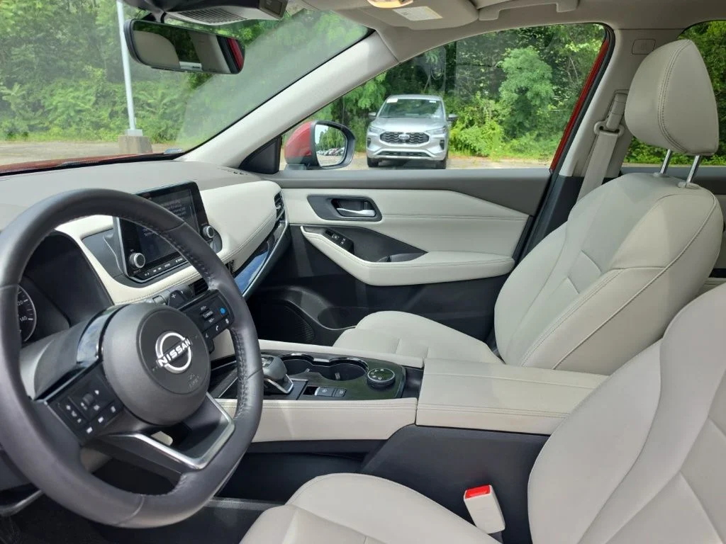 Used 2023 Red Nissan SL image 12