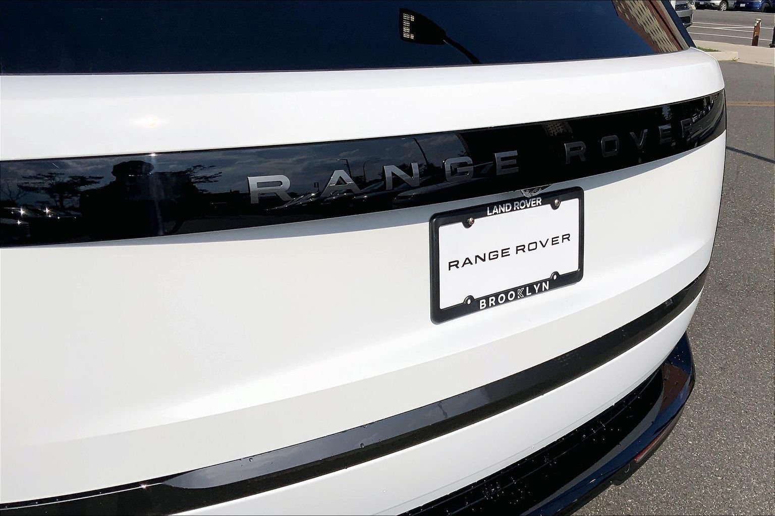 New 2026 Fuji White Land Rover SE LWB 7-Seats / V8 image 15