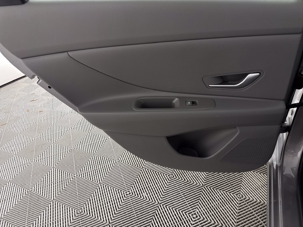 2024 Hyundai Elantra SE - Photo 14