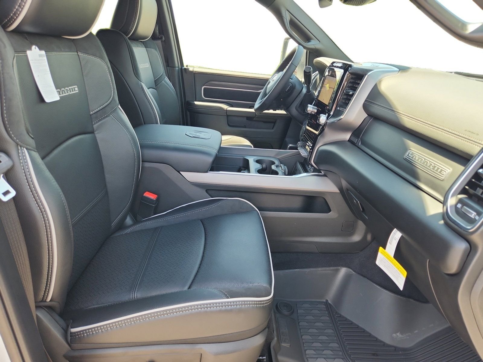 New 2026 Bright White Clear-Coat Exterior Paint RAM Laramie image 24