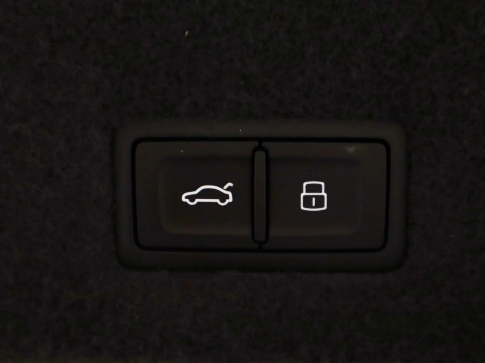 Used 2023 Black Lamborghini S AWD image 12