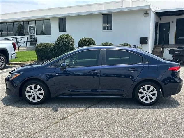 Used 2025  Toyota LE image 7