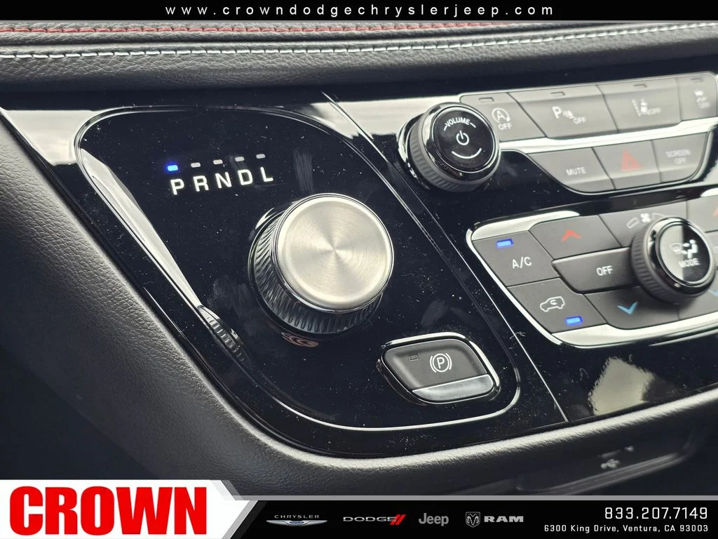 New 2027 Hydro Blue Pearl-Coat Paint Chrysler Select image 17