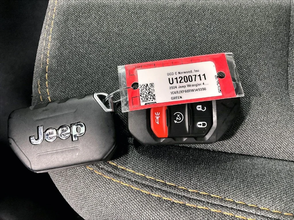 Used 2024 Gray Jeep Sahara 4xe image 31