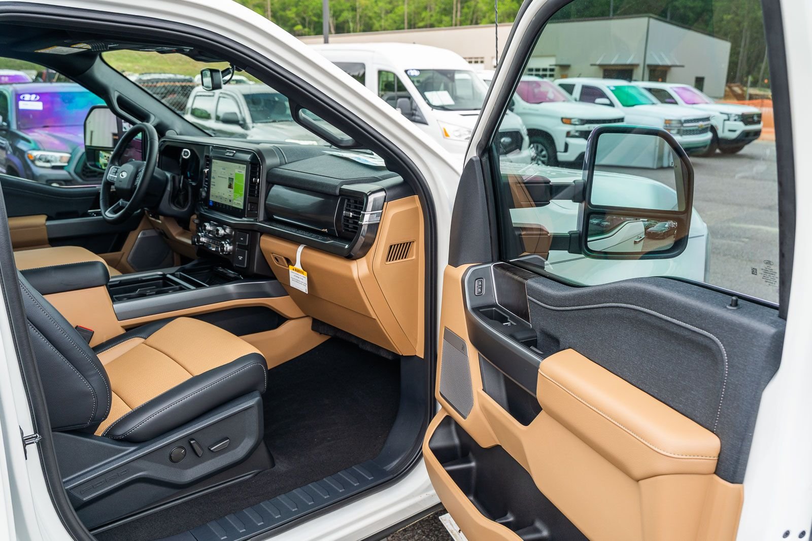 New 2026 Star White Metallic Tri-Coat Ford F-250® Lariat® image 12