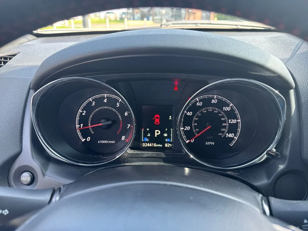 Used 2024 White Diamond Mitsubishi 2.0 SE image 19