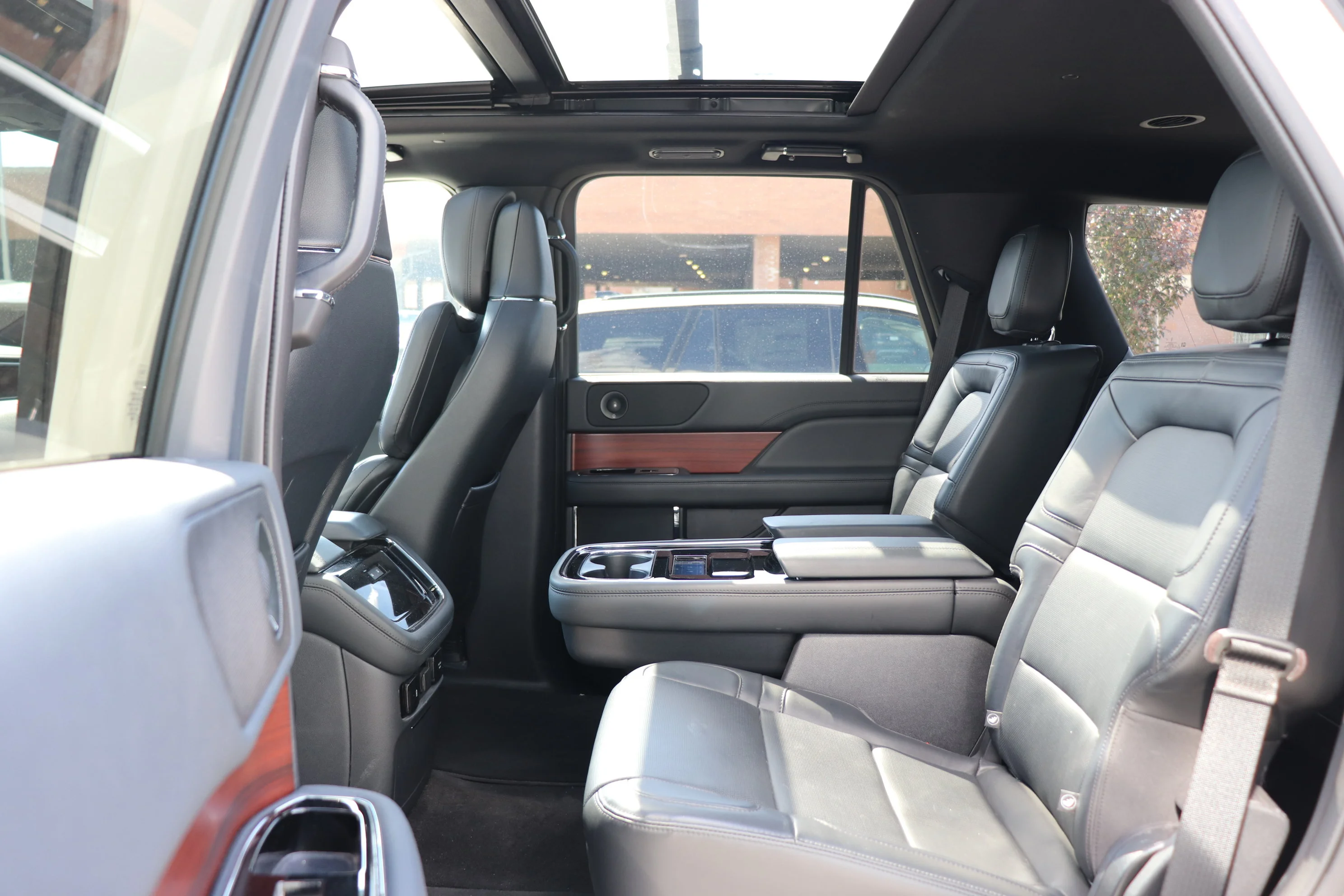 Used 2022 White Lincoln Reserve image 13