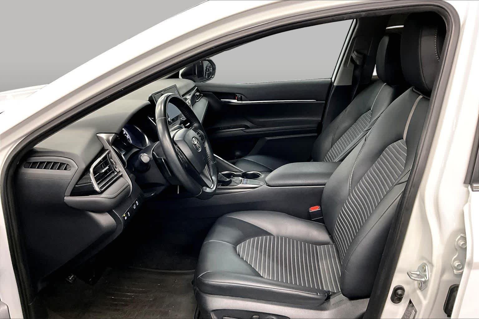 Used 2024 Ice Cap Toyota SE image 7