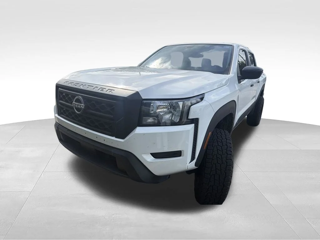 Used 2022 White Nissan S image 1