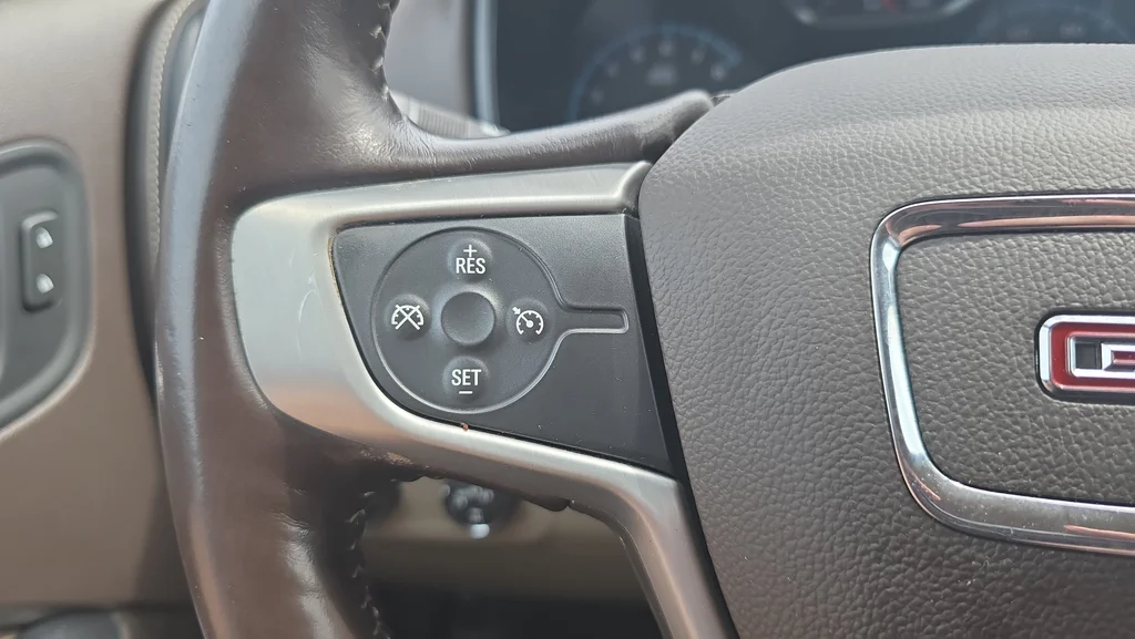 Used 2018 White GMC SLT image 31