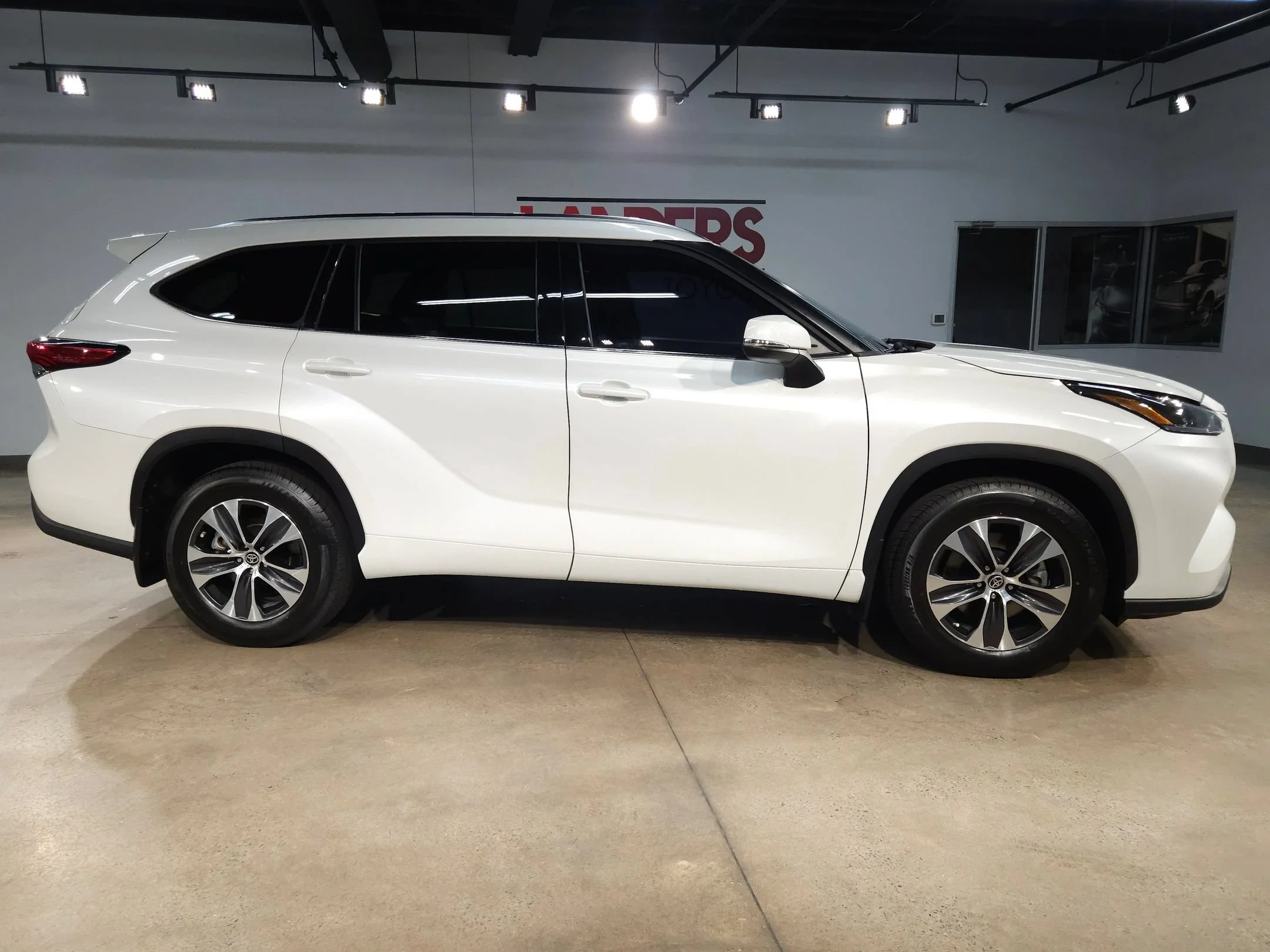Used 2021 Blizzard Pearl Toyota XLE image 8