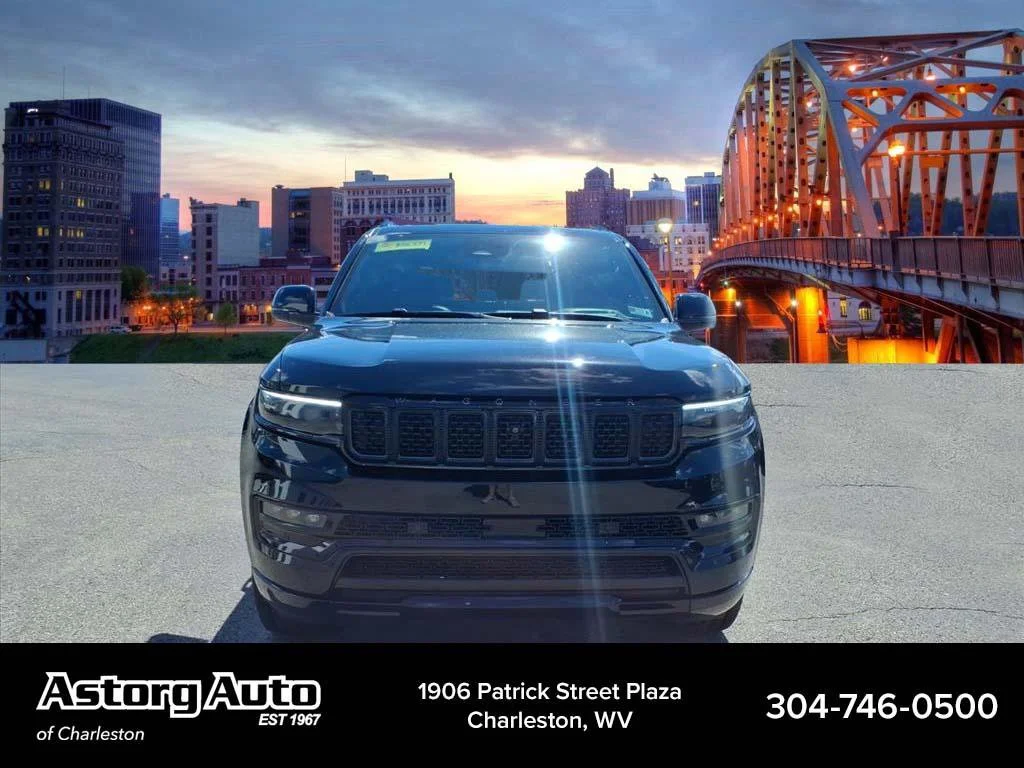 Used 2023 Diamond Black Crystal Pearlcoat Jeep Series II Obsidian image 8