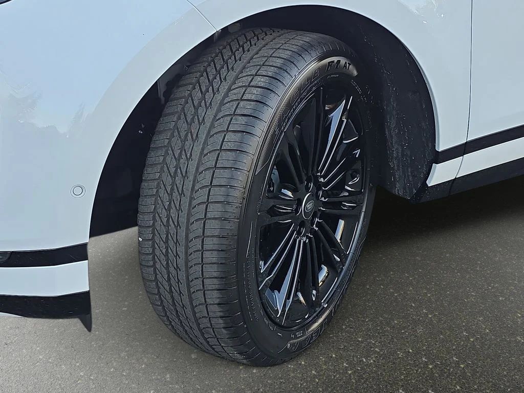 New 2026 Fuji White LAND ROVER Dynamic SE image 34